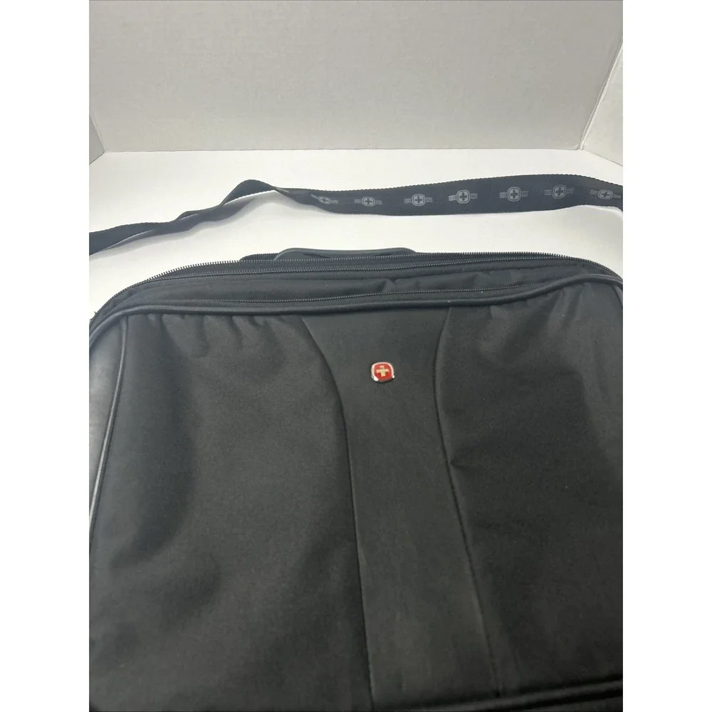 SwissGear by Wenger Laptop Messenger Bag Black Briefcase Shoulder Strap 16
